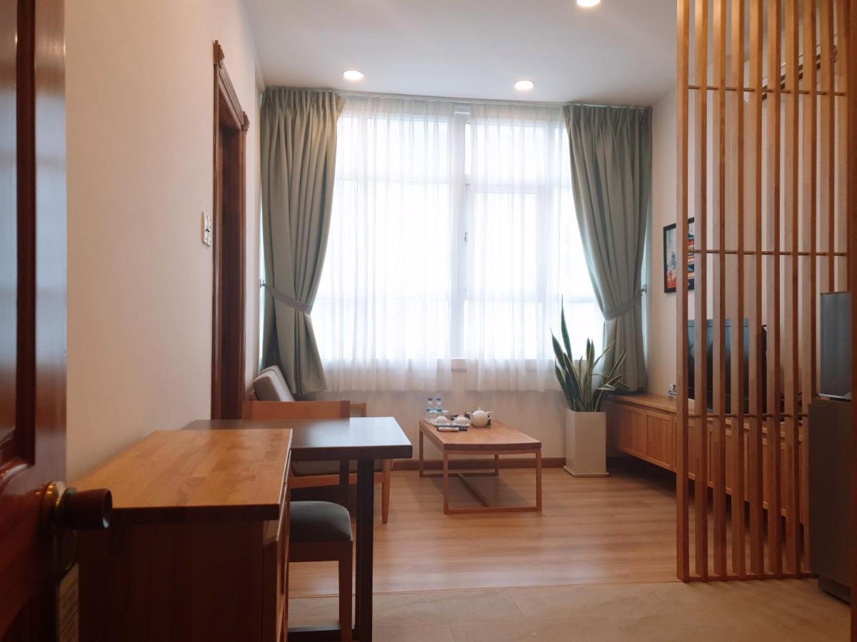 Xuan Huong Khách sạn hẻo lánh *