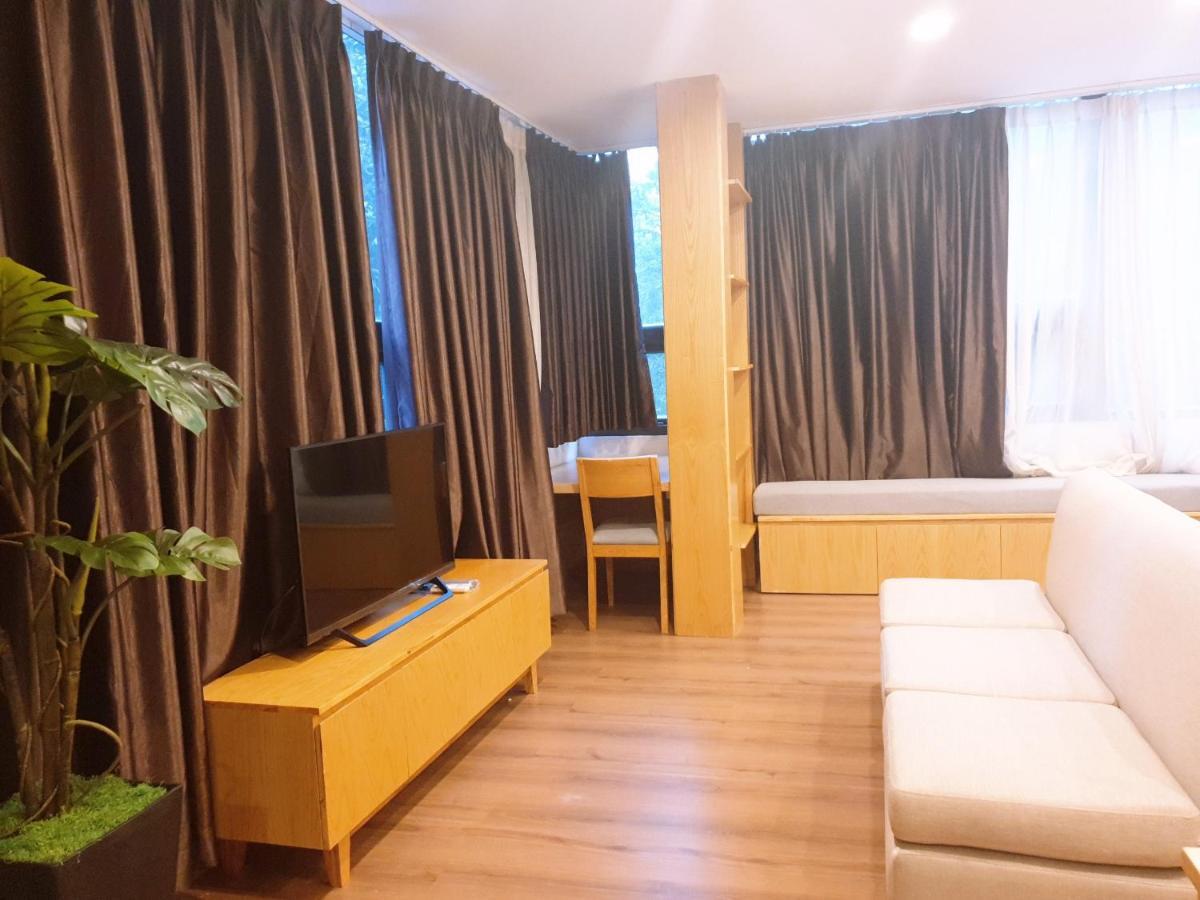 Khách sạn hẻo lánh Xuan Huong *